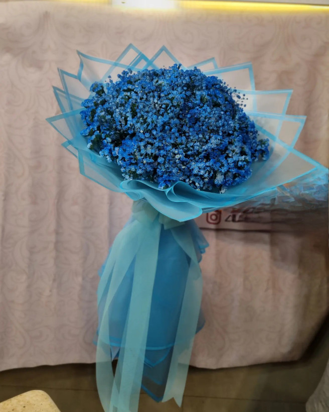 دسته گل ژیپسوفیلیا آبی بزرگ