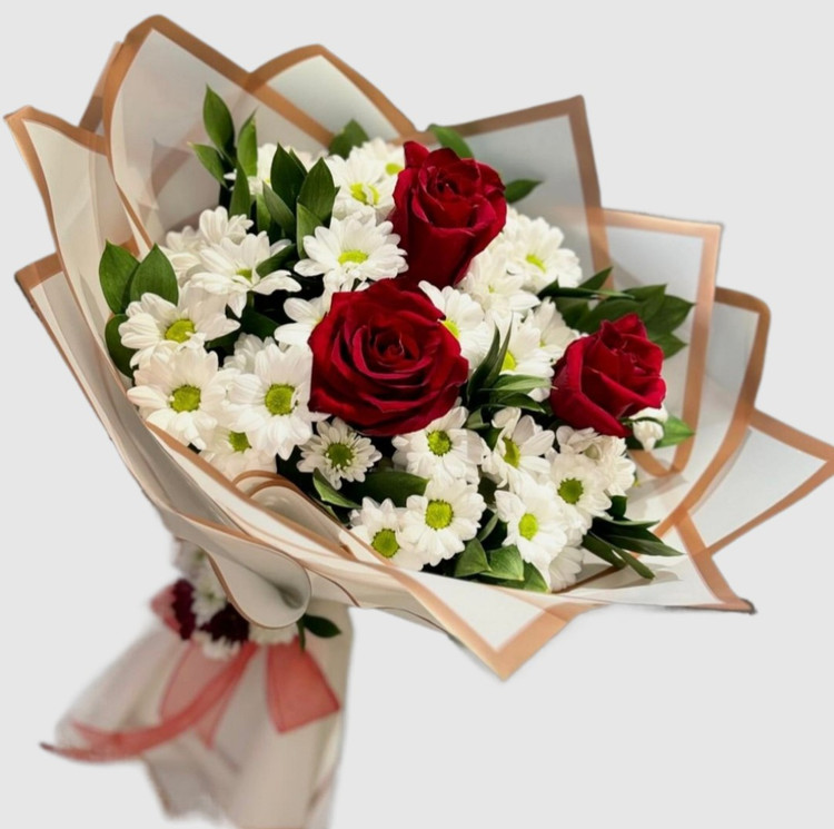دسته گل رز هلندی قرمز و داوودی سفید